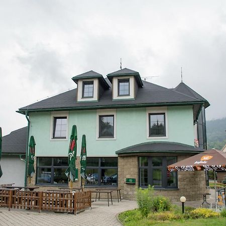 Penzion Safran 예세니크 외부 사진